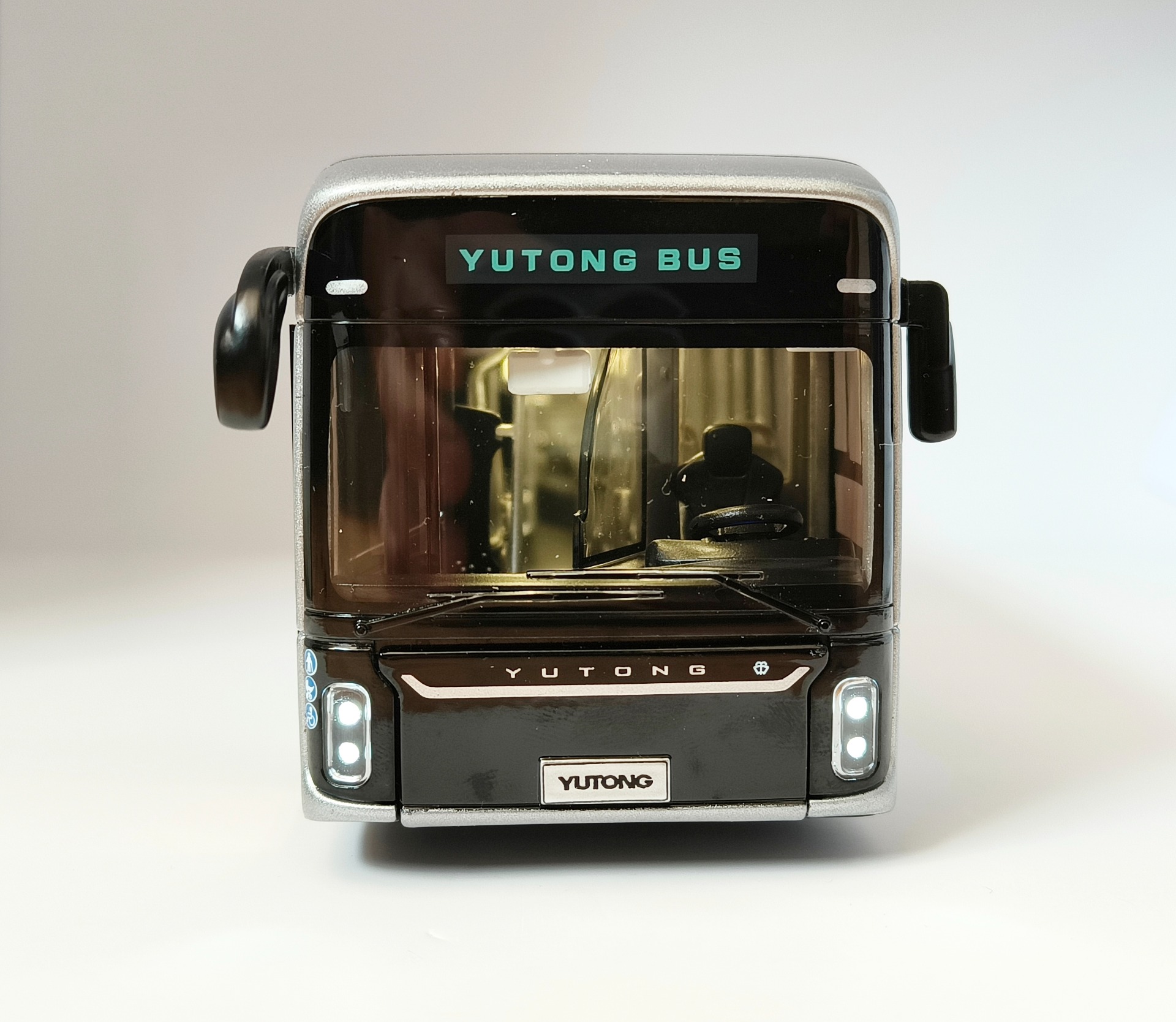 Yutong U12.